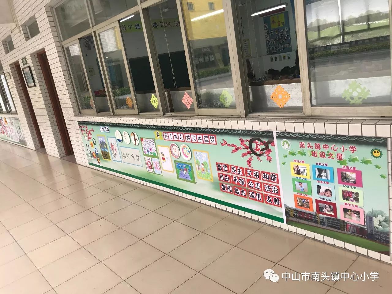 學校教室文化墻創(chuàng)意設計_創(chuàng)意美術教室墻畫_教室墻布置設計