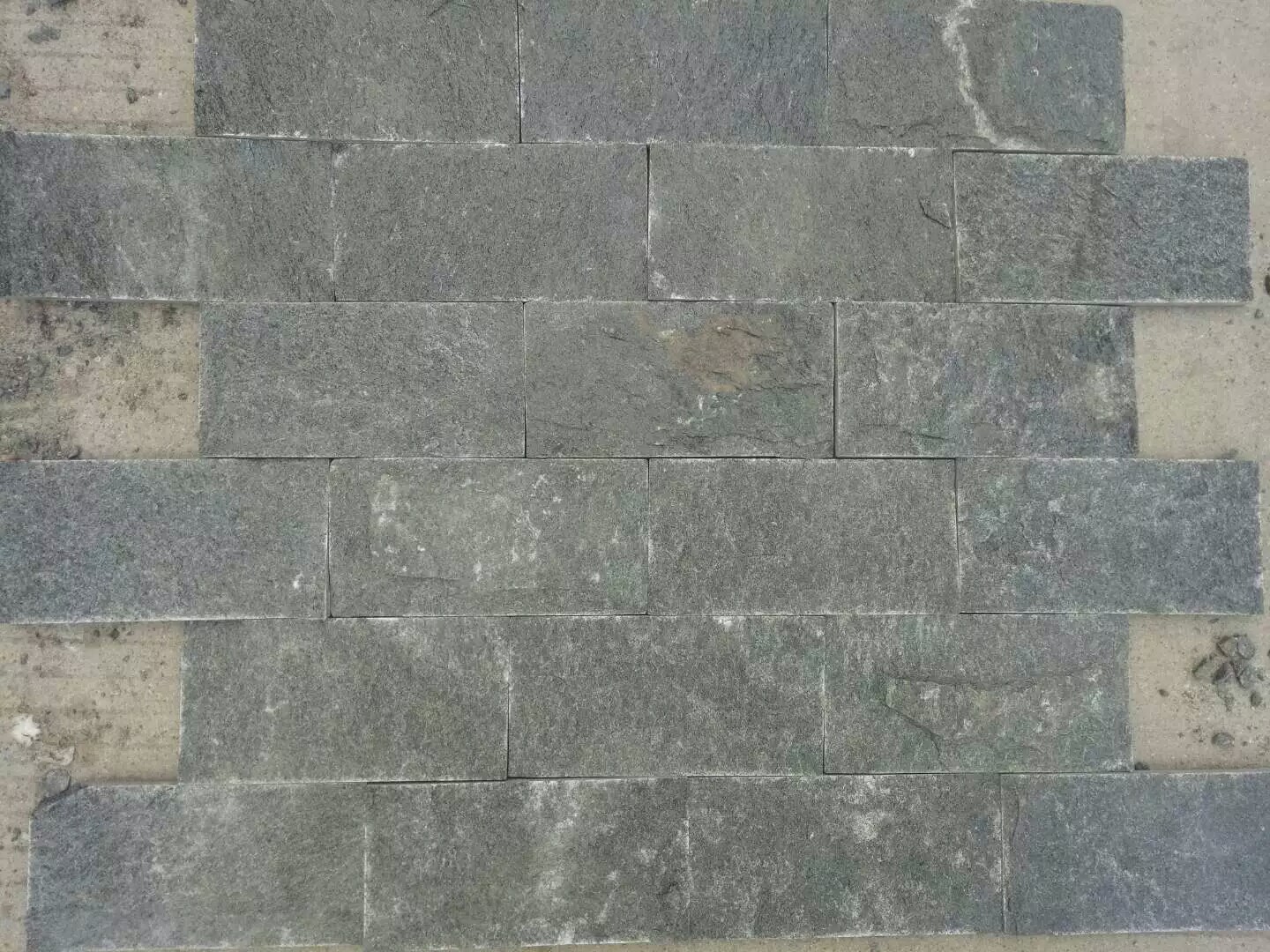 別墅外墻磚廠家現(xiàn)貨供應綠石英文化石圖片效果圖