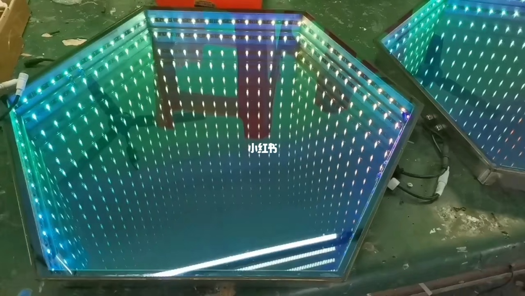 千層鏡發(fā)光字如何制作_發(fā)光招牌字制作_庭院千層石假山制作