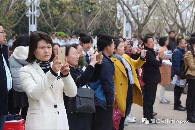 學(xué)校文化墻學(xué)生展示欄_學(xué)生個(gè)人展示墻_學(xué)校展示欄設(shè)計(jì)圖片