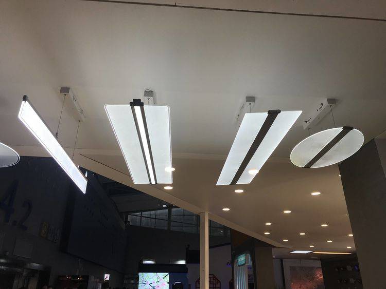 幕墻玻璃更換_幕墻玻璃效果圖_玻璃幕墻發(fā)光字