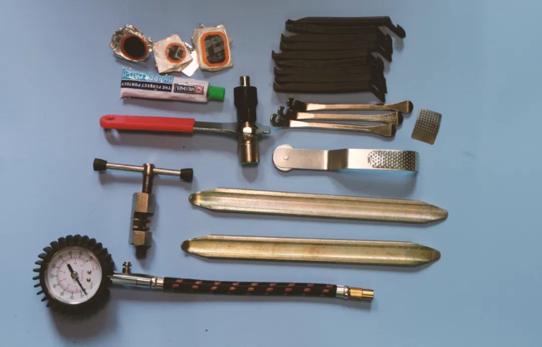 電工開槽工具_(dá)亞克力開槽用什么工具_(dá)墻上開槽用什么工具