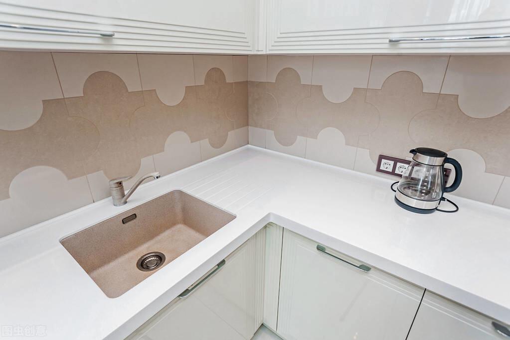 亞克力樹(shù)脂是什么材料_樹(shù)脂字和亞克力字_樹(shù)脂擺件材料工藝品樹(shù)脂好嗎