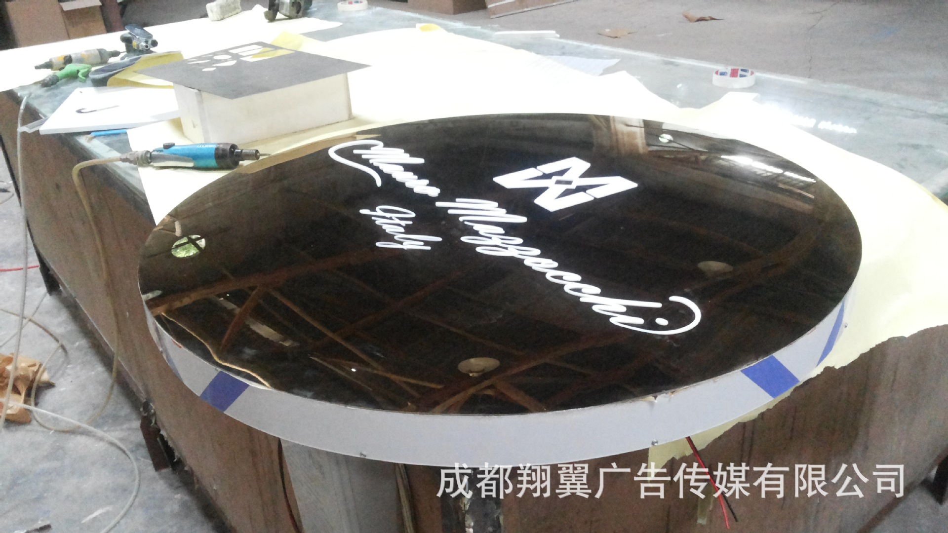 樹(shù)脂燈箱和亞克力燈箱有什么區(qū)別_亞克力檢驗(yàn)燈箱_天津亞克力燈箱