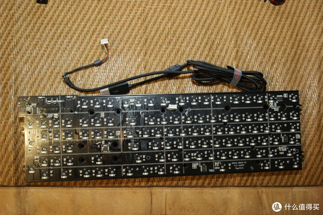 板對(duì)板連接器 固定_不銹鋼發(fā)光字亞克力怎么固定_亞克力板安裝固定