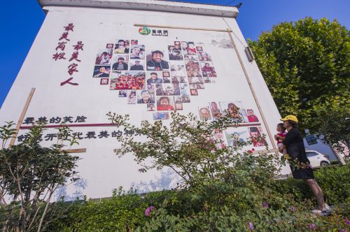 宣傳墻_生態(tài)移民搬遷前后對(duì)比宣傳墻畫_農(nóng)村宣傳墻