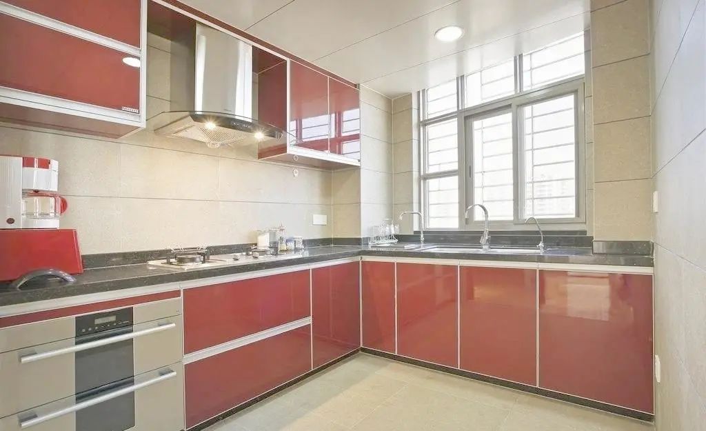 亞克力門板廠家_高光亞克力門板是什么材質(zhì)_亞克力門板優(yōu)缺點(diǎn)