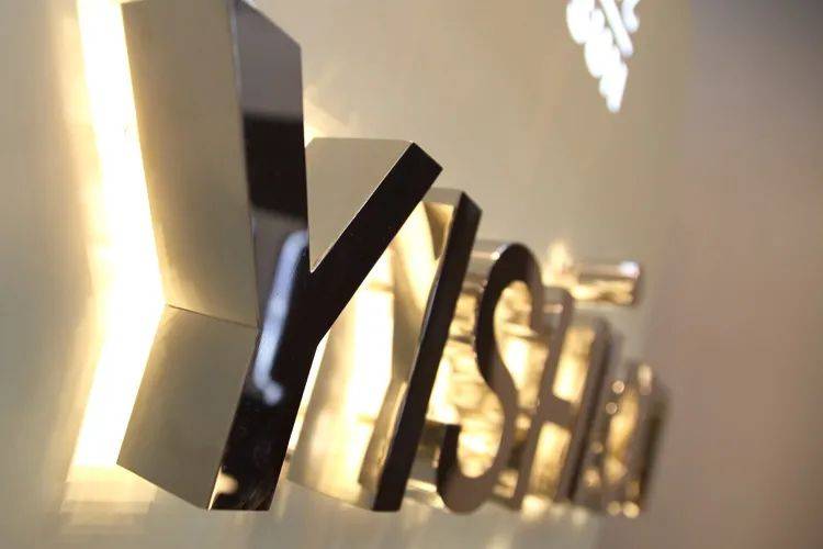 亞克力背發(fā)光字