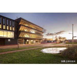 辦公室文化墻需展示什么內(nèi)容 黑灰色系是經(jīng)典搭配，能讓辦公室工業(yè)風(fēng)的格調(diào)提升一個(gè)檔